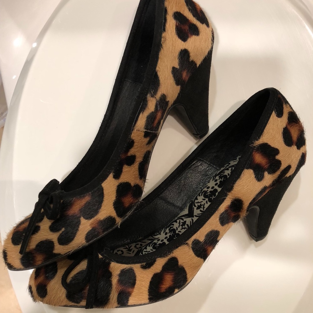 leopard print real fur pumps